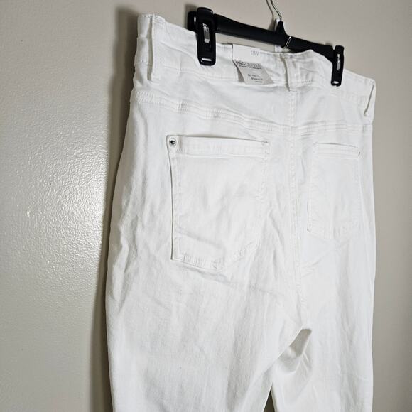 NWT INC White Distressed High Rise Straight Jeans Sz 18 - Picture 7 of 13